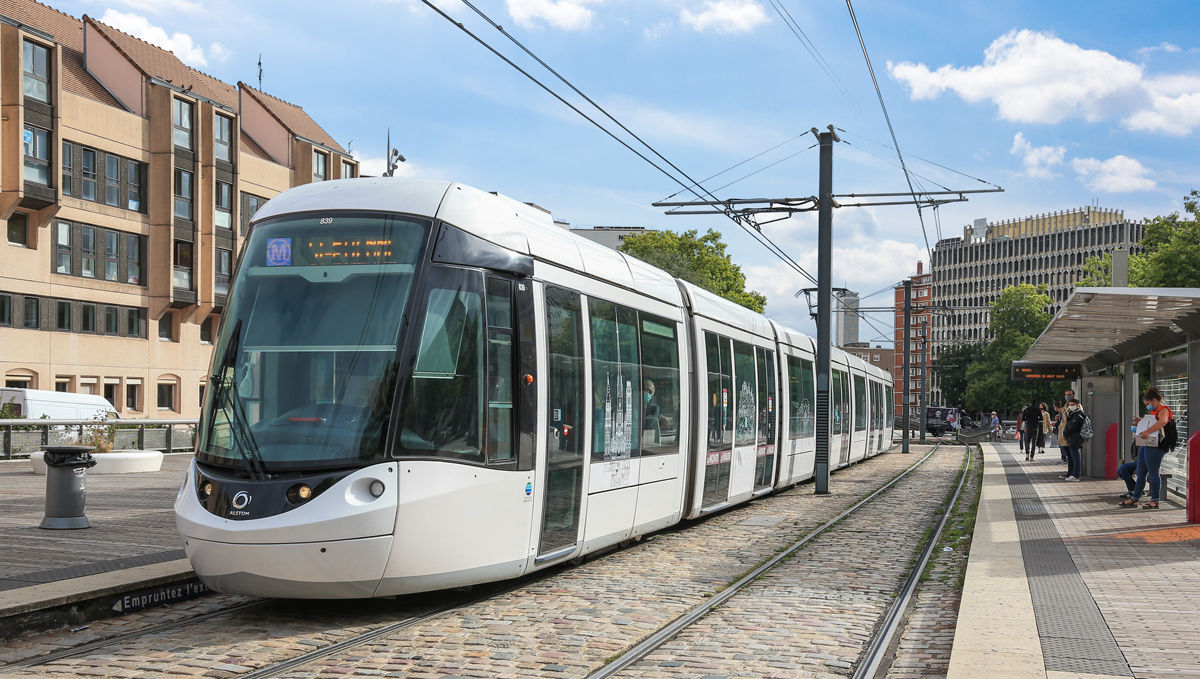 3-1200-679 tram